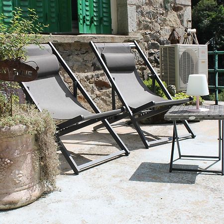 Studio Malou, Cuisine, Salle D'Eau, Terrasse Amenagee Olliergues Exterior photo