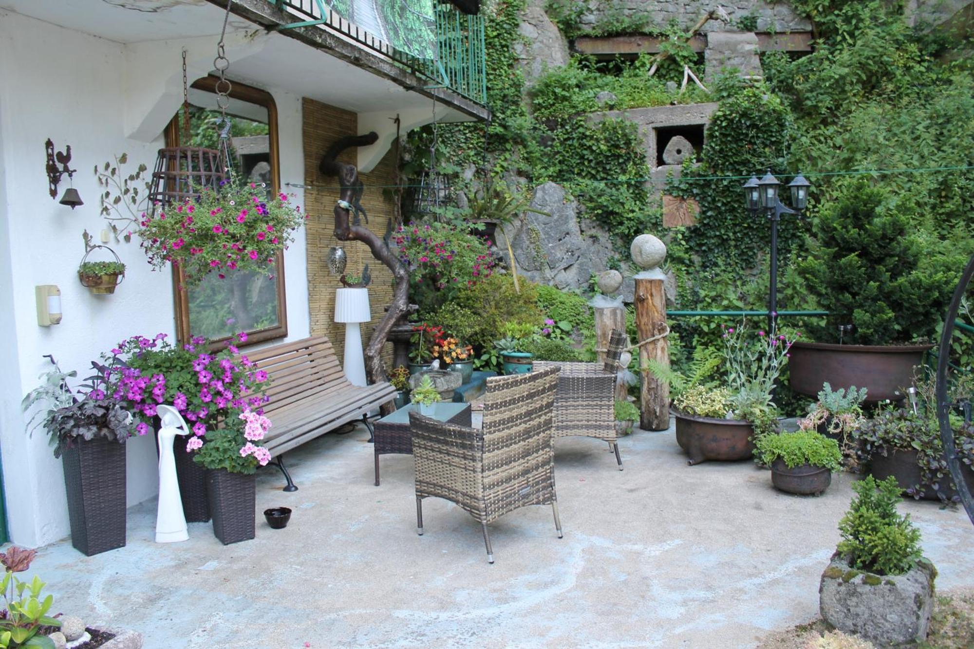 Studio Malou, Cuisine, Salle D'Eau, Terrasse Amenagee Olliergues Exterior photo