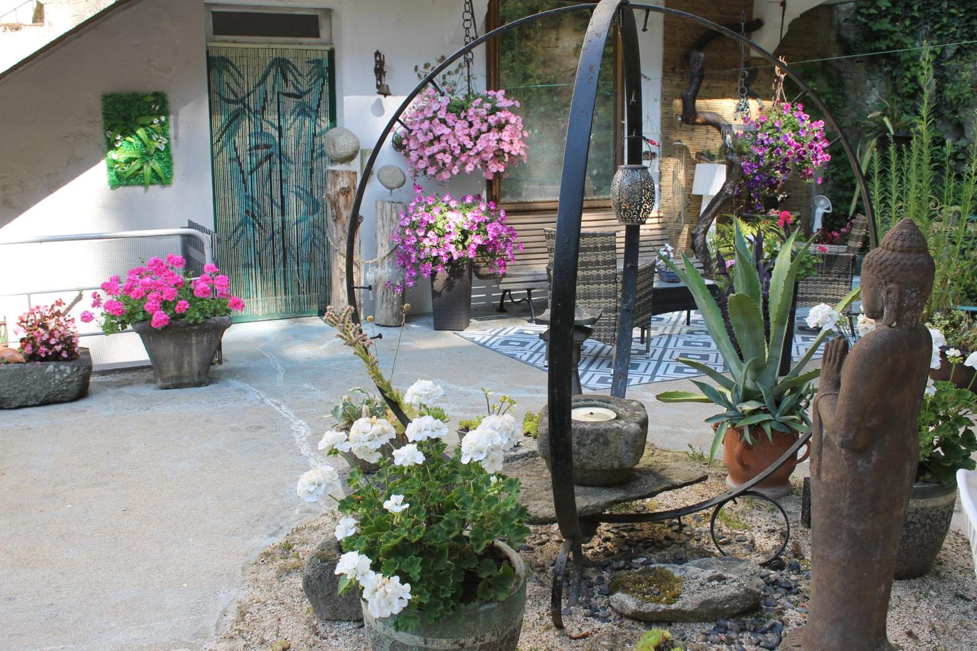 Studio Malou, Cuisine, Salle D'Eau, Terrasse Amenagee Olliergues Exterior photo
