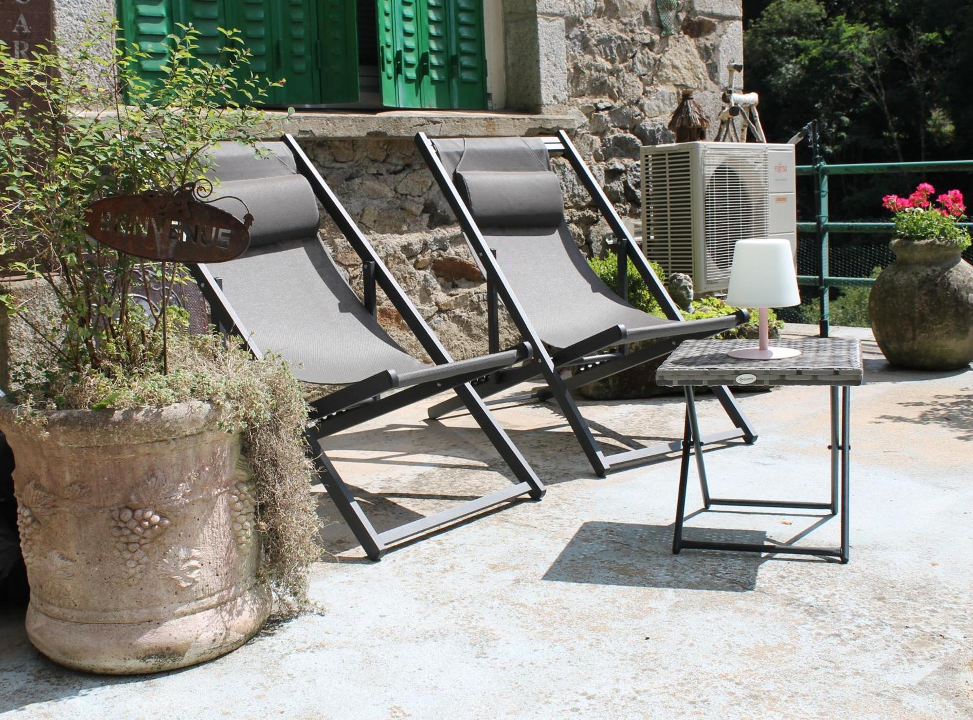 Studio Malou, Cuisine, Salle D'Eau, Terrasse Amenagee Olliergues Exterior photo