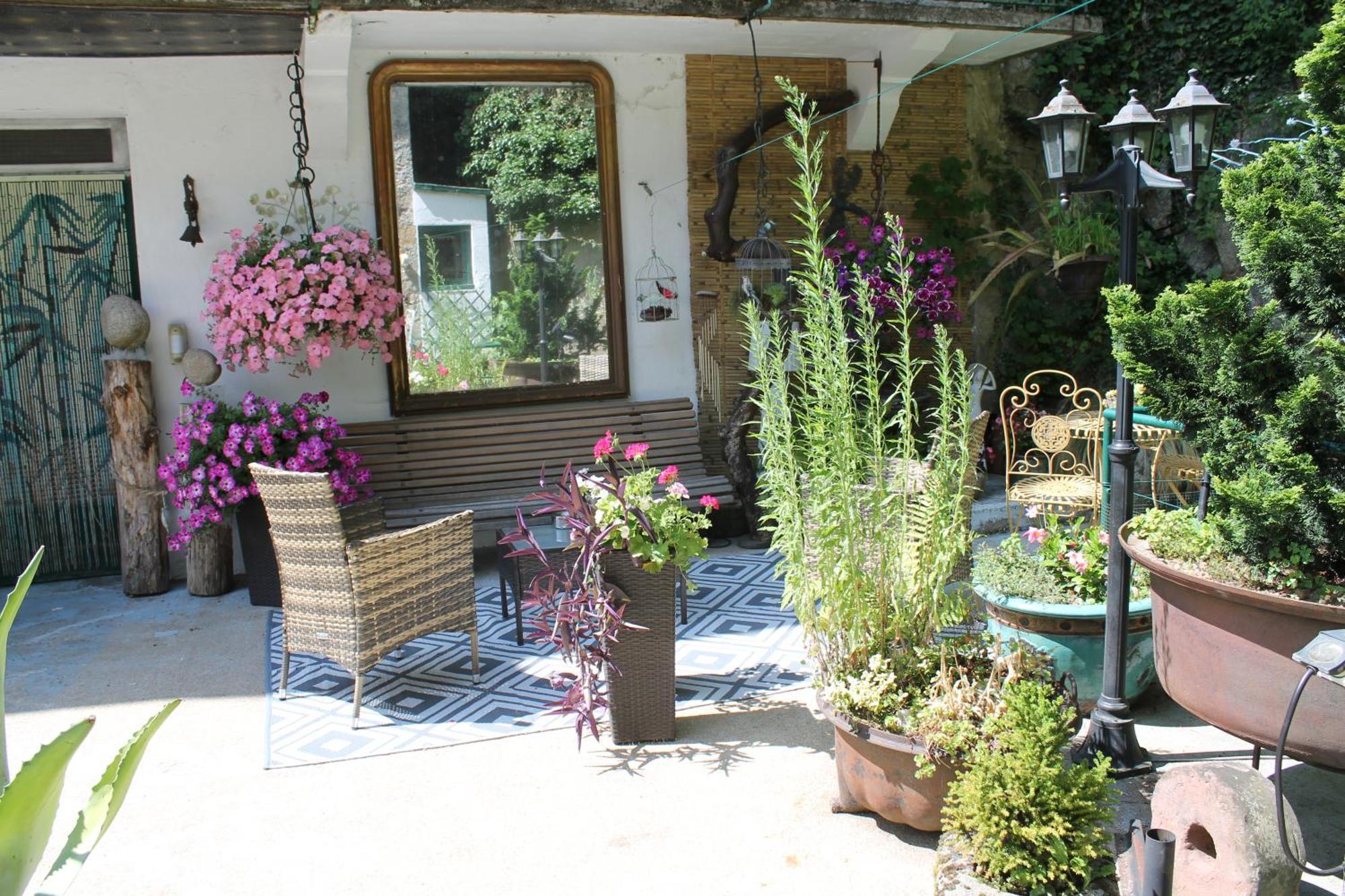 Studio Malou, Cuisine, Salle D'Eau, Terrasse Amenagee Olliergues Exterior photo